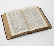 Библию за 16 млн рублей продают во Владивостоке