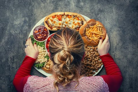 Как сытный обед может спровоцировать сердечный приступ