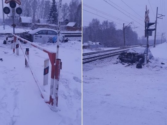В пригороде Новосибирска поезд протаранил такси