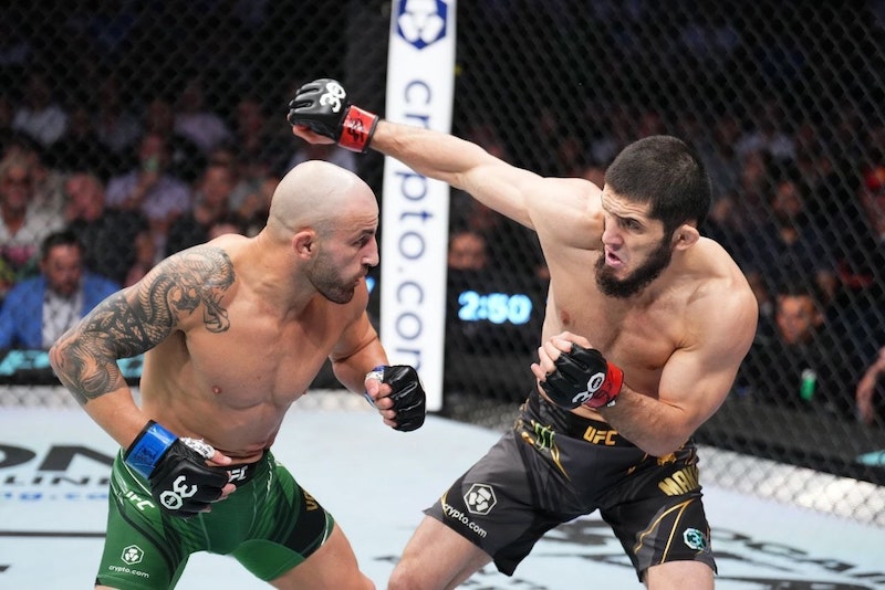 Махачев стал лучшим бойцом UFC