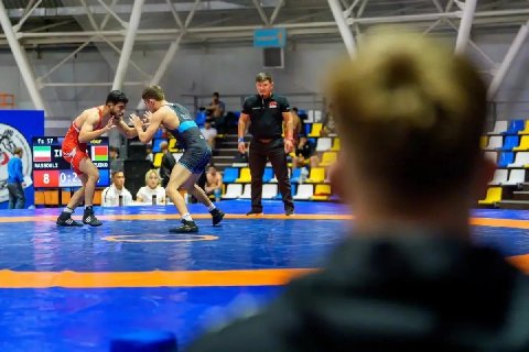 В Кызыле стартовал Кубок Министра обороны по борьбе 