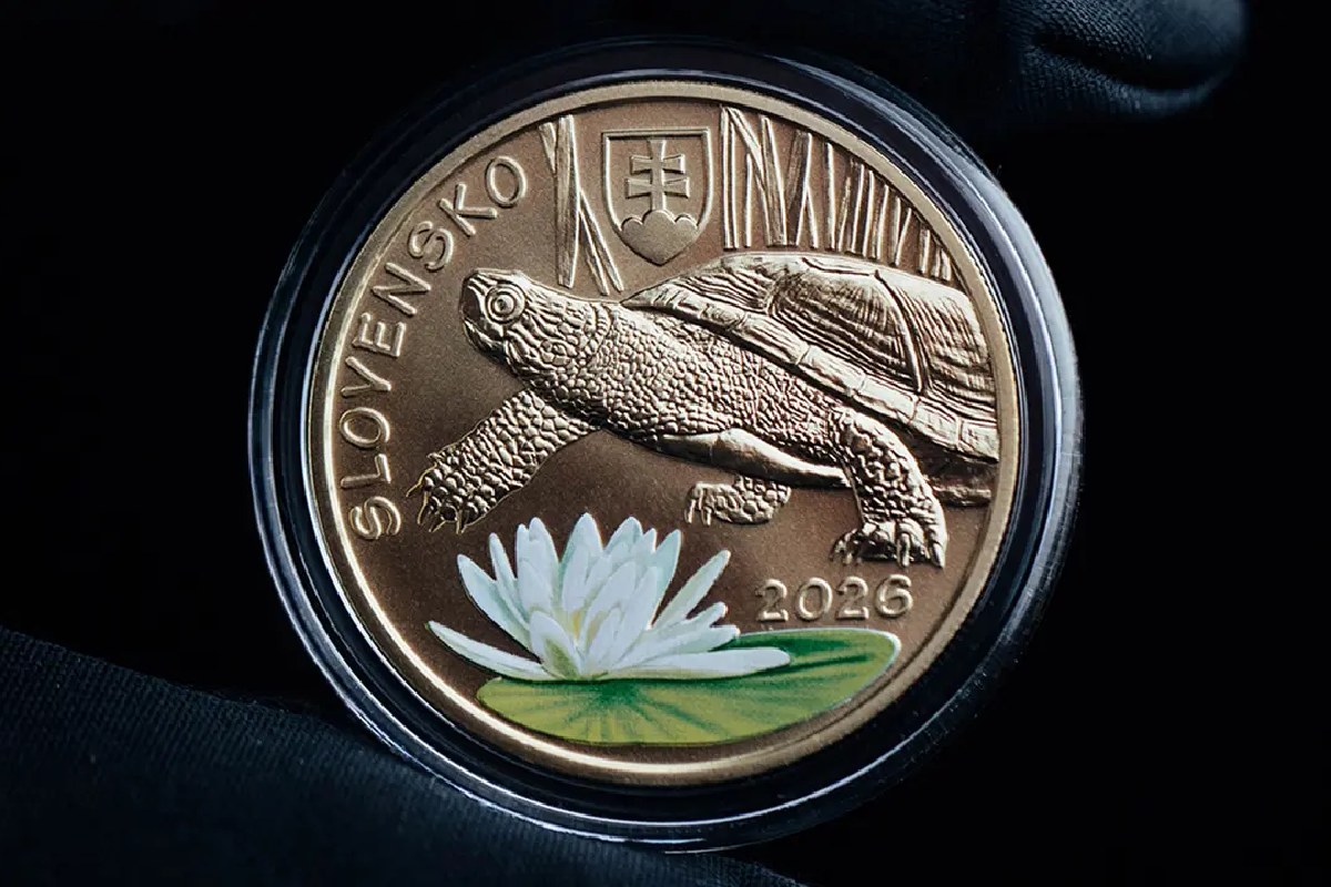 Словакия выпустила первую цветную монету