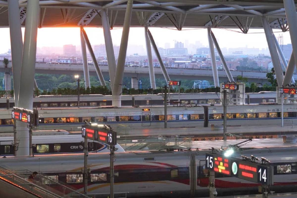 В Китае за 9 часов реконструировали железнодорожную станцию 