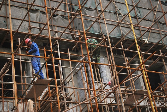 В Москве рабочий погиб из-за рухнувших лесов