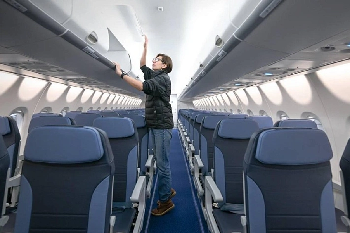 Впервые показан полностью российский интерьер самолёта SJ-100