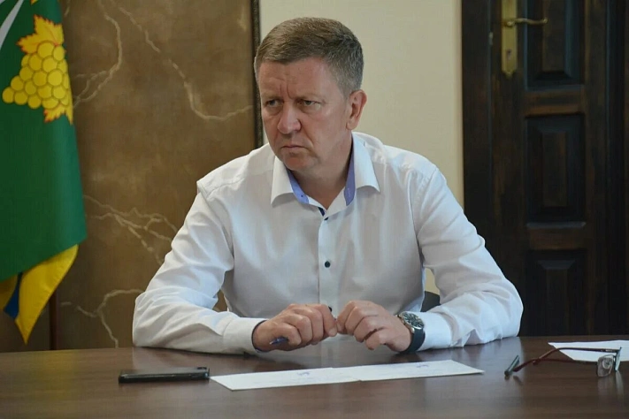 У экс-главы Крымского района конфисковали 130 объектов недвижимости и 10 кг золота