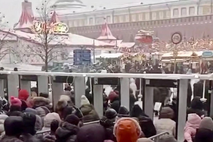 В Москве в новогодние дни центр превращается в очередь