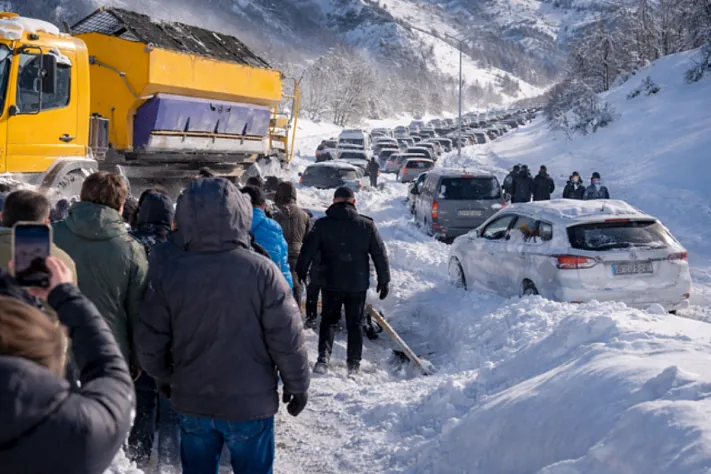 Граница России и Грузии закрыта из-за снегопада