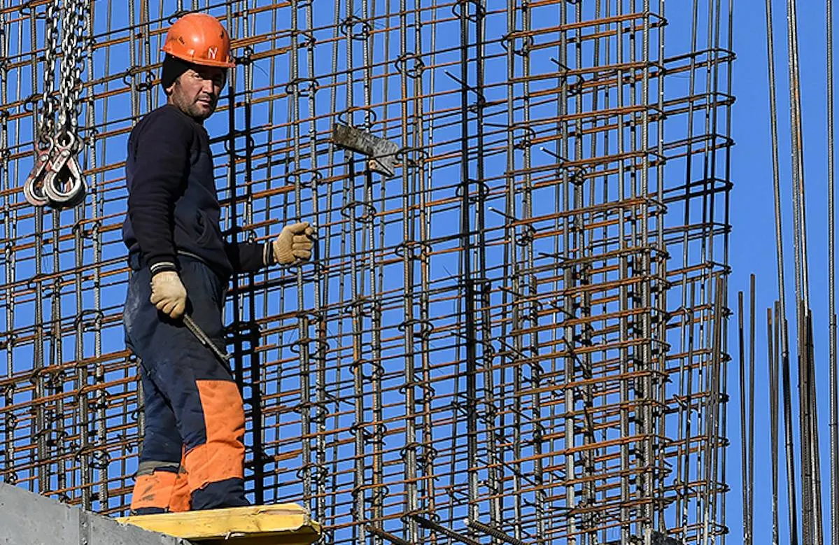 Заплаты мигрантов за год увеличились на 40%
