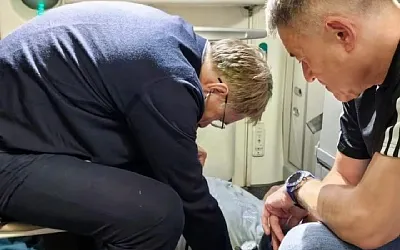 Министр здравоохранения Михаил Мурашко оказал помощь пассажиру с гипертоническим кризом