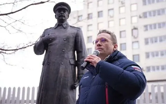 Суд в Вологде постановил убрать памятник Сталину