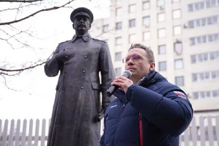 Суд в Вологде постановил убрать памятник Сталину