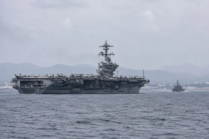 USS Abraham Lincoln впервые за 200 дней зайдёт в порт
