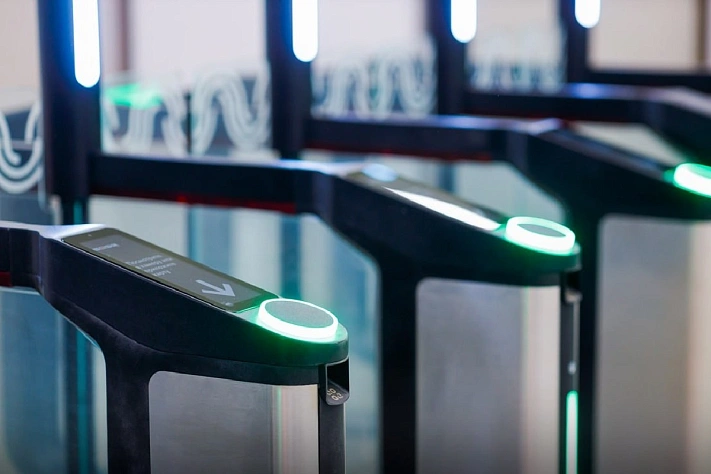 В московском метро начали устанавливать новые турникеты и терминалы