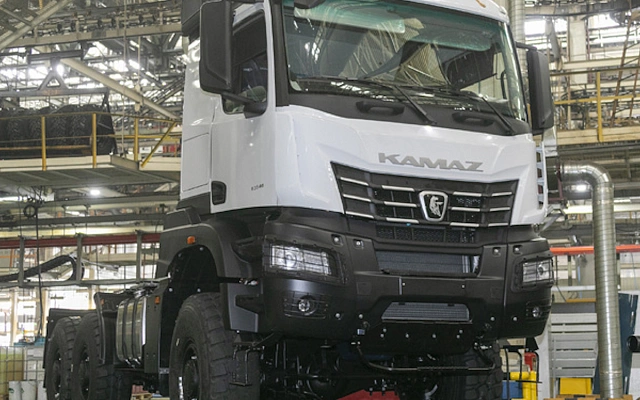 КамАЗ представил тягач с допуском к автопоездам массой до 100 тонн
