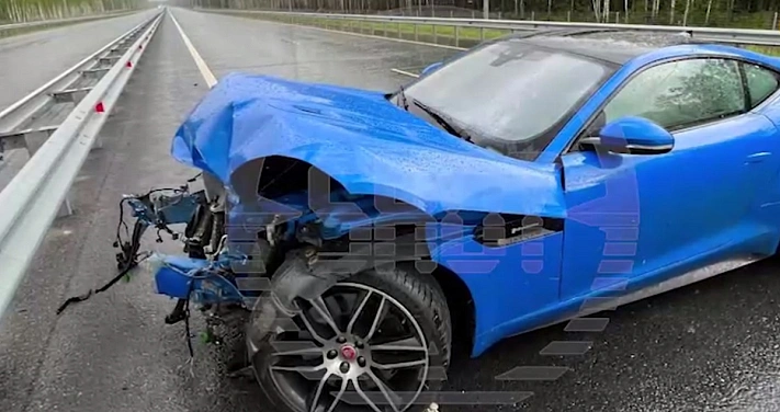 Фотомодель Анастасия Казанцева попала в ДТП на новеньком Jaguar F-Type