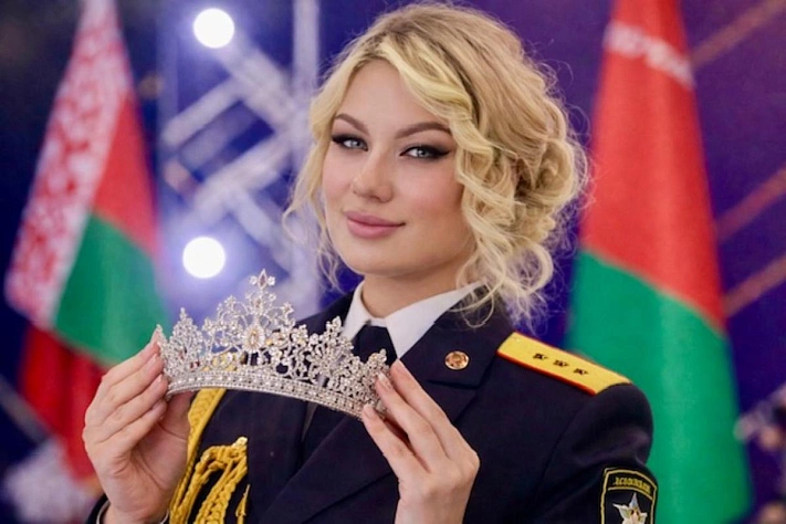 ОМОН и корона оказались в одном кадре