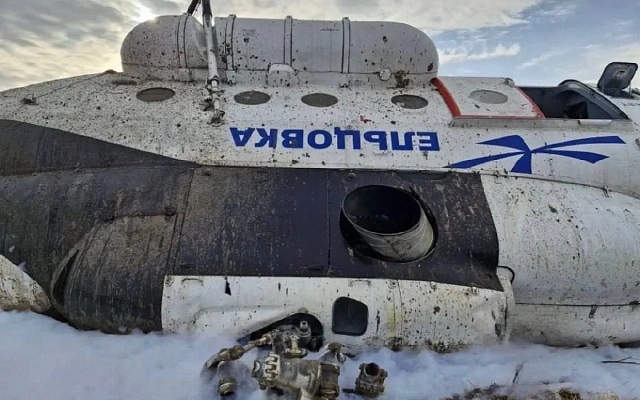 Вертолёт с вахтовиками совершил жёсткую посадку в Коми