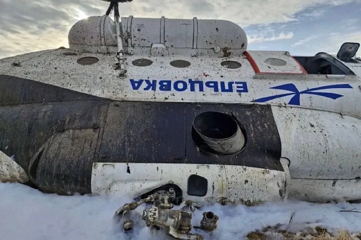 Вертолёт с вахтовиками совершил жёсткую посадку в Коми