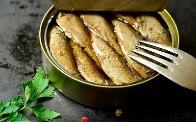 Две женщины заболели ботулизмом из-за рыбных консервов