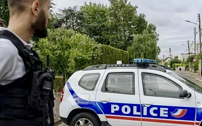 Эвру: машина врезалась в толпу у бара, один погиб, пятеро ранены