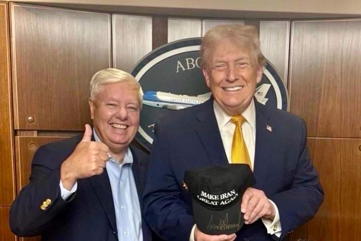 Грэм опубликовал фото Трампа с кепкой «Make Iran Great Again»*