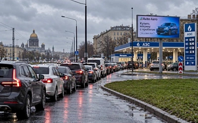 Очереди за АИ-95 в Петербурге растянулись на часы