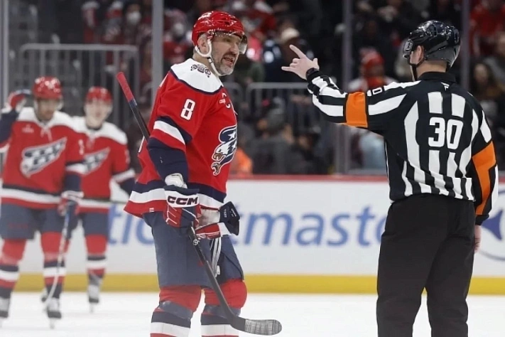 Александру Овечкину разбили лицо