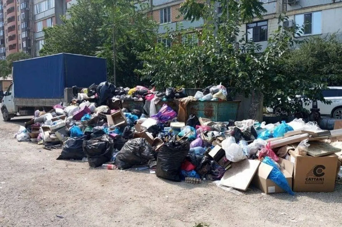 В Каспийске случился мусорный коллапс из-за некачественного топлива