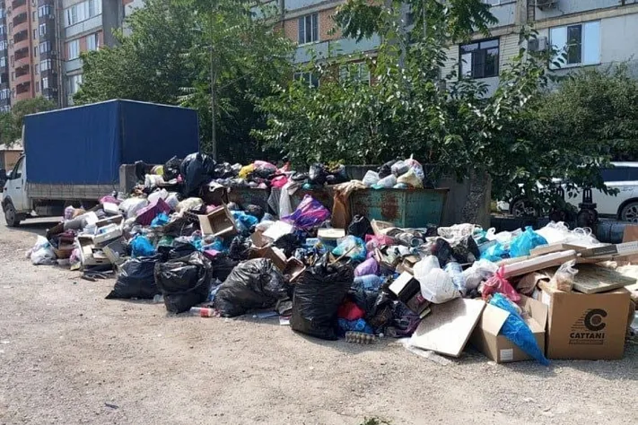 В Каспийске случился мусорный коллапс из-за некачественного топлива