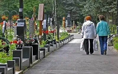 В Подмосковье с кладбища пытались украсть надгробия