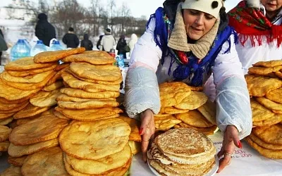 Масленица: как правильно есть блины и избежать проблем с ЖКТ