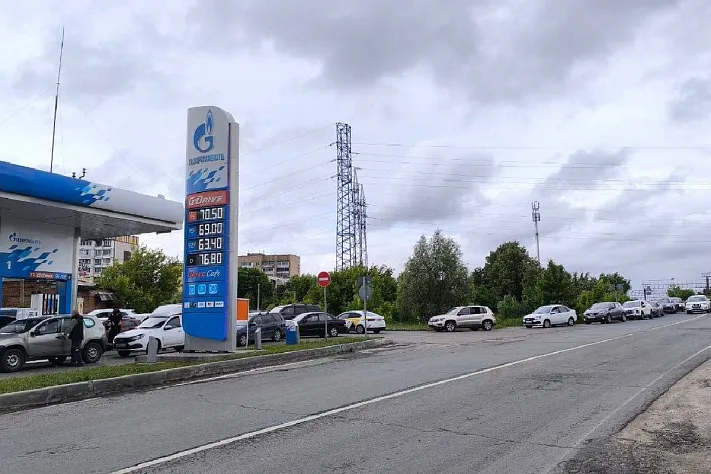 На подмосковных АЗС появились очереди