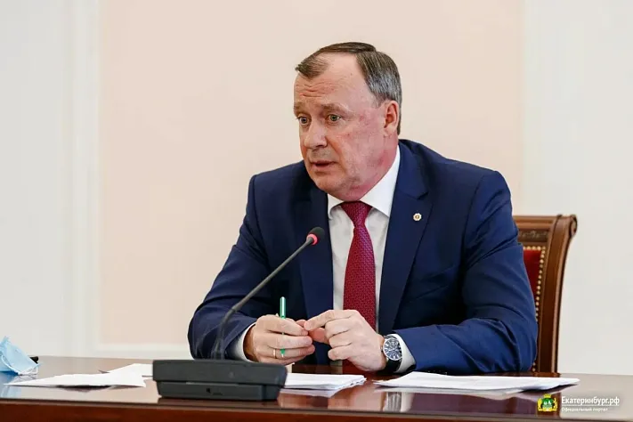 Мэр Екатеринбурга призвал горожан не паниковать из-за очередей на АЗС