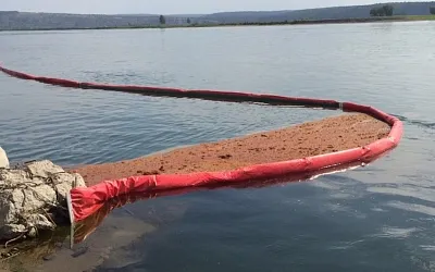 Иркутское водохранилище и Ангара покрылись нефтяной плёнкой