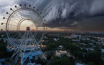Роскосмос показал снимки урагана, который идёт на Москву