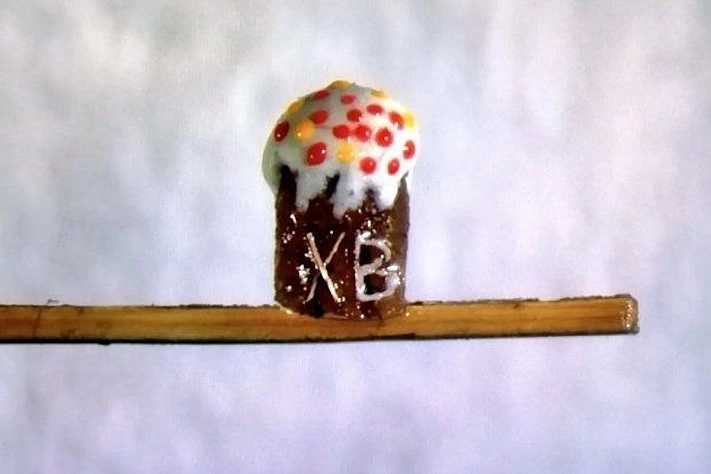 Омский миниатюрист испёк кулич высотой 1,75 мм