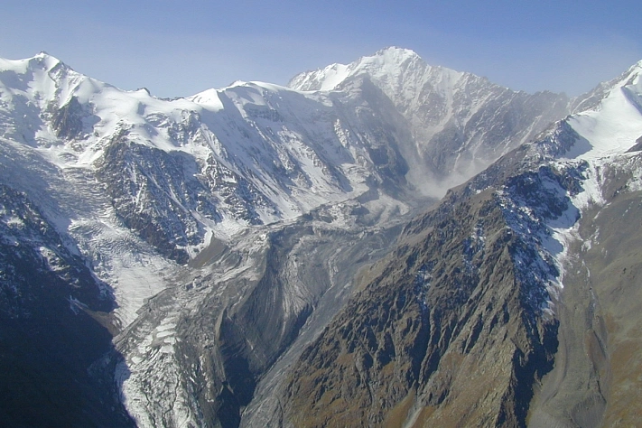 Ледник Колка вновь угрожает Кармадонскому ущелью
