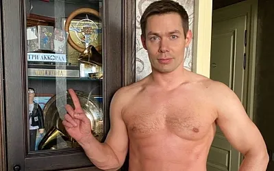 Стас Пьеха выставил на показ свой торс