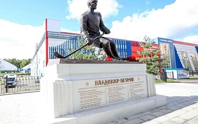  В Красногорске открыли памятник легендарному Владимиру Петрову