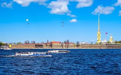 В Петербурге очевидцы спасли тонущего человека