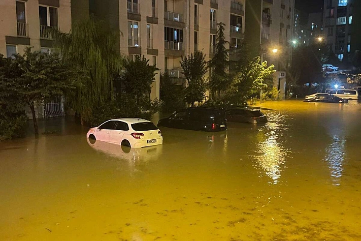 Стамбул затопило ливнями: есть погибшие