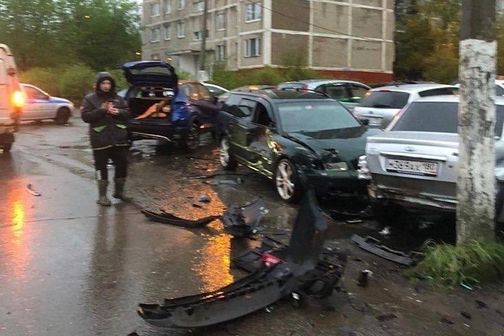 В Подмосковье, уходя от погони, подросток разнёс пять машин