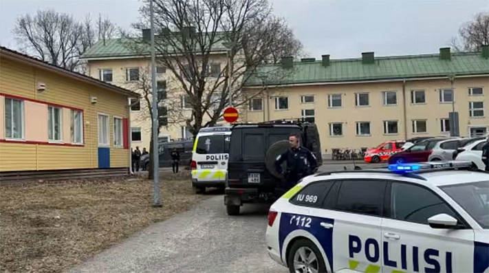 В финской школе 12-летний мальчик расстрелял сверстников