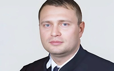 Экс-главу Солнцевского райсуда Москвы обвиняют в мошенничестве и хранении наркотиков