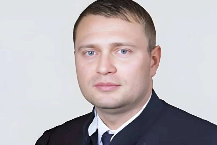 Экс-главу Солнцевского райсуда Москвы обвиняют в мошенничестве и хранении наркотиков