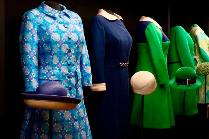 Что показывает выставка о стиле Елизаветы II, кроме самих платьев