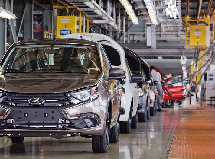 Продажи автомобилей Lada в первом полугодии 2024-го выросли вполовину