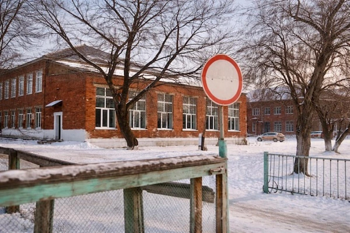 В школе на Урале подросток выстрелил в одноклассницу из пневматики