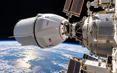 SpaceX Dragon доставил на МКС новые солнечные батареи